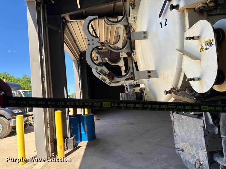 image for item DV2039 2011 International WorkStar 7300 hydrovac truck