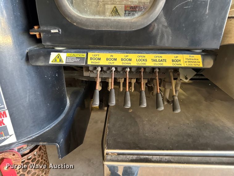 image for item DV2039 2011 International WorkStar 7300 hydrovac truck