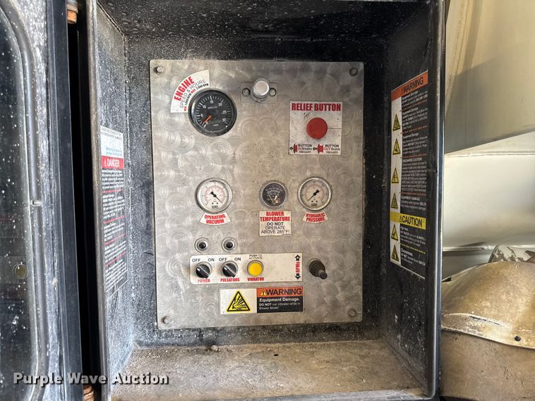 image for item DV2039 2011 International WorkStar 7300 hydrovac truck