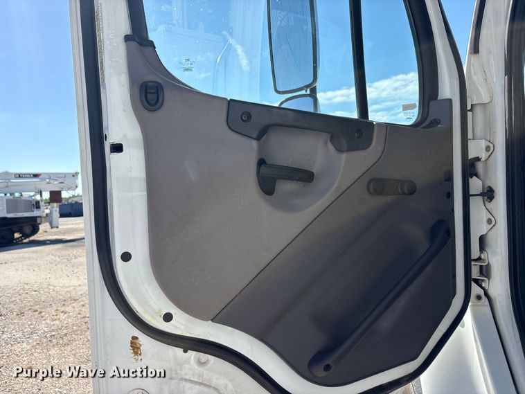 image for item DV8511 2014 Freightliner Business Class M2 digger derrick truck