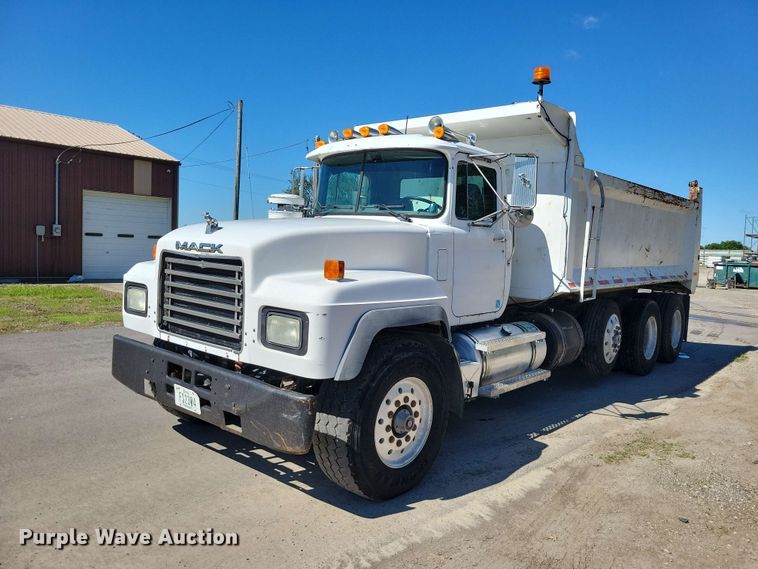 image for item DZ7276 1999 Mack RD688S dump truck