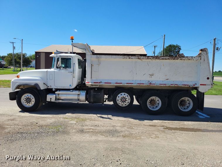 image for item DZ7276 1999 Mack RD688S dump truck