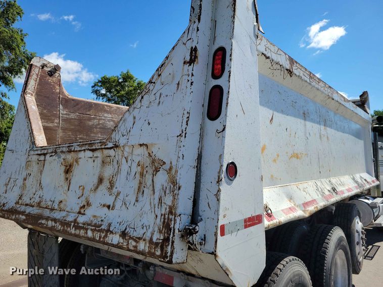 image for item DZ7276 1999 Mack RD688S dump truck