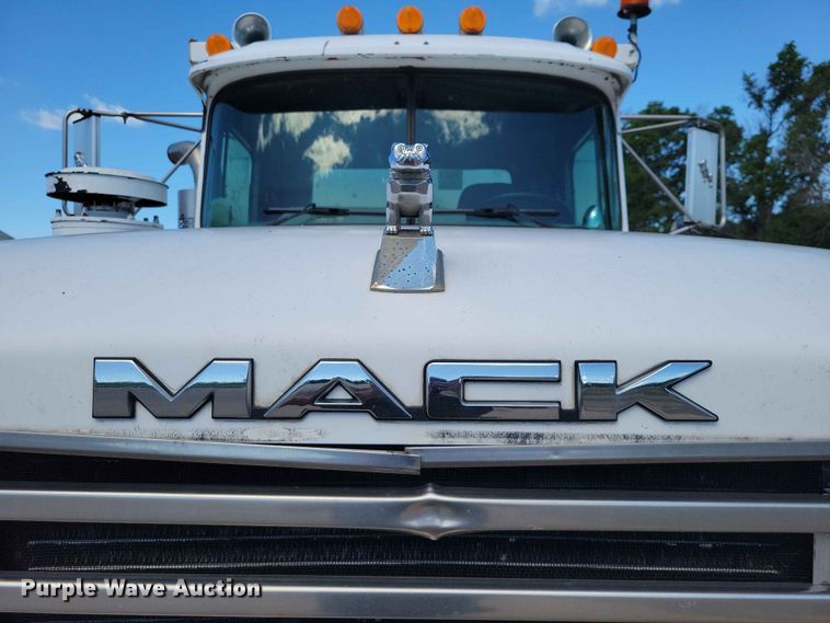 image for item DZ7276 1999 Mack RD688S dump truck