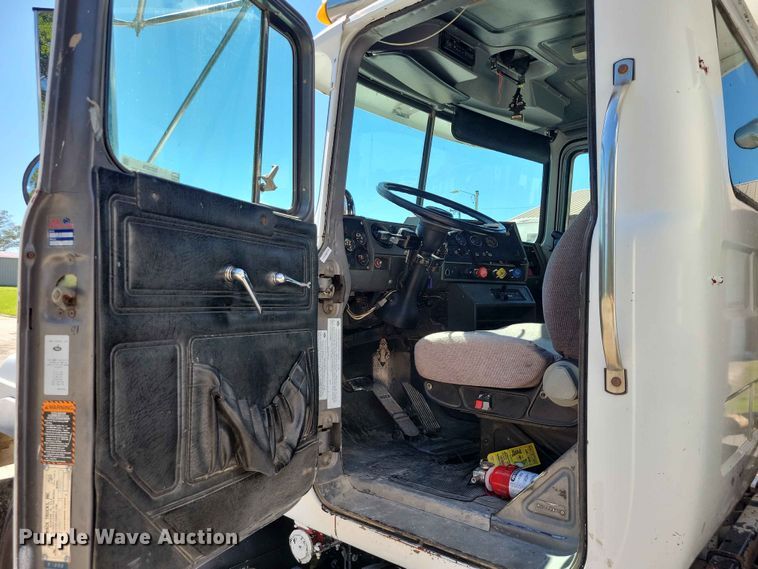 image for item DZ7276 1999 Mack RD688S dump truck