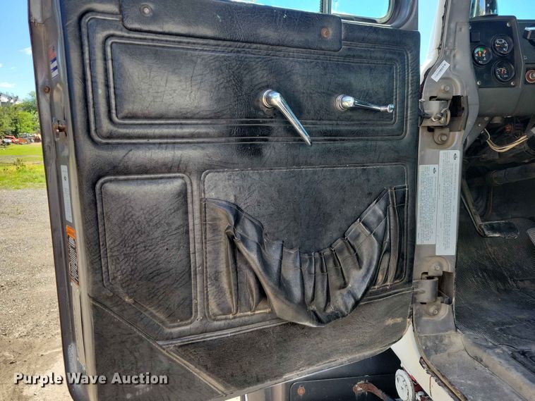 image for item DZ7276 1999 Mack RD688S dump truck