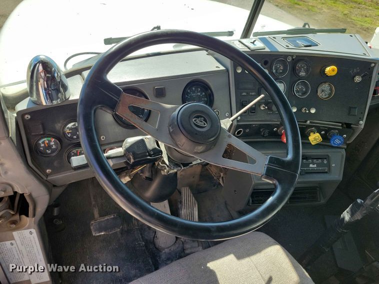 image for item DZ7276 1999 Mack RD688S dump truck