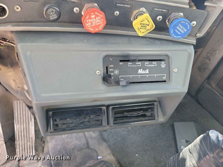 image for item DZ7276 1999 Mack RD688S dump truck