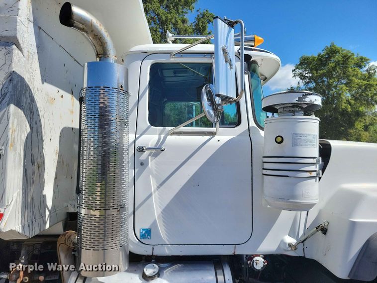 image for item DZ7276 1999 Mack RD688S dump truck
