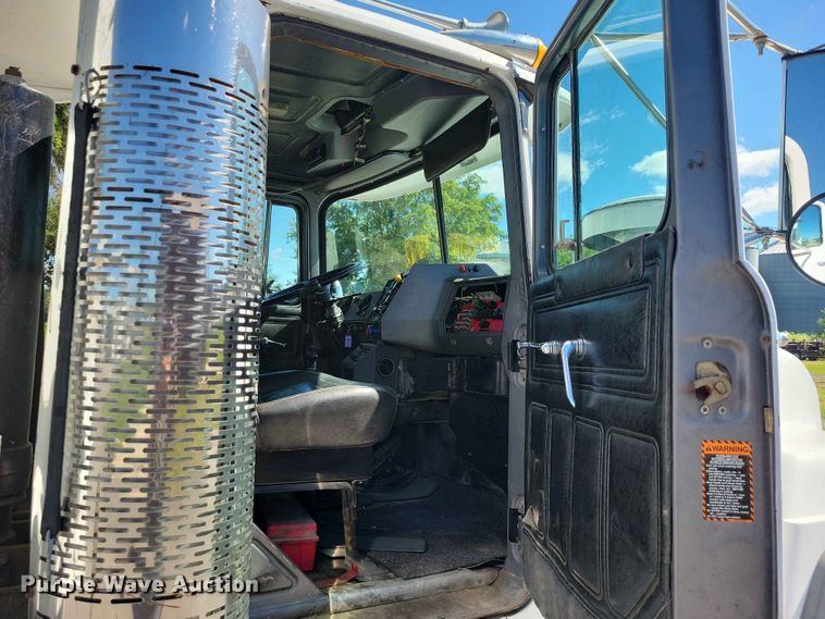 image for item DZ7276 1999 Mack RD688S dump truck