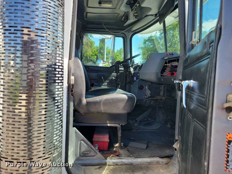 image for item DZ7276 1999 Mack RD688S dump truck