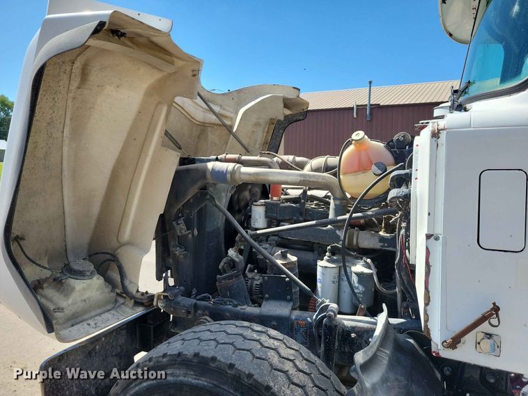 image for item DZ7276 1999 Mack RD688S dump truck