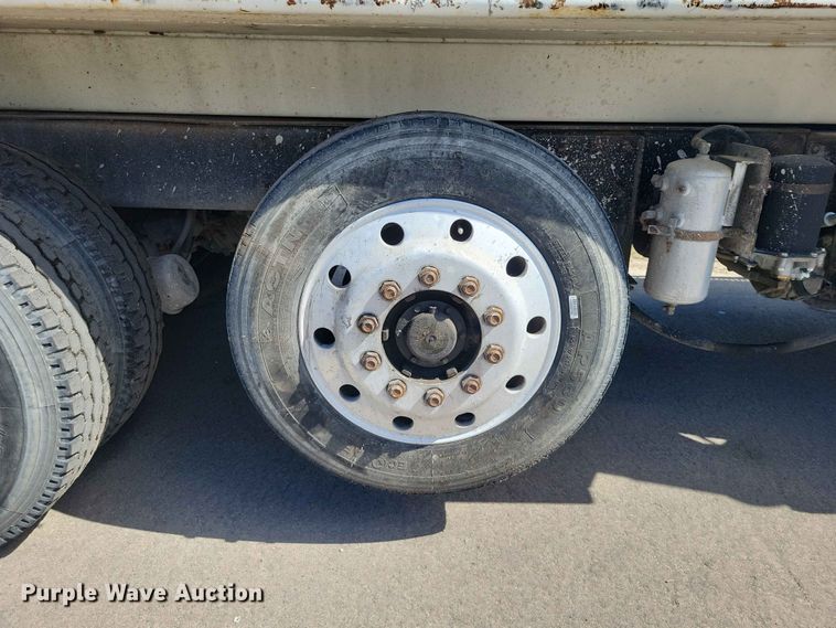image for item DZ7276 1999 Mack RD688S dump truck
