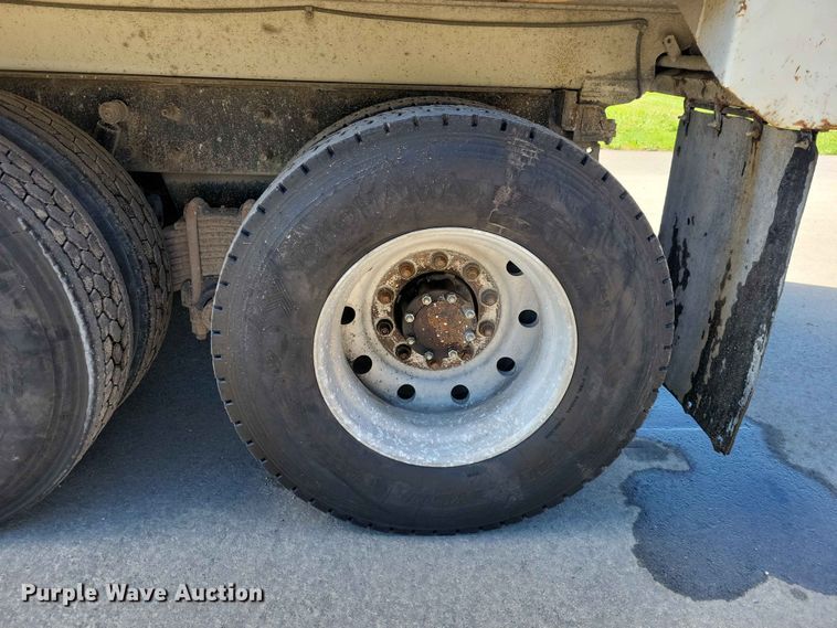 image for item DZ7276 1999 Mack RD688S dump truck