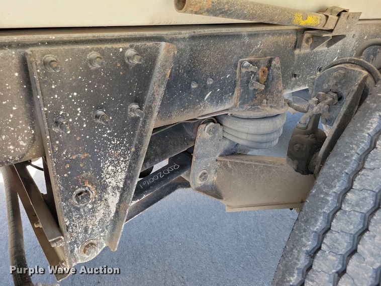 image for item DZ7276 1999 Mack RD688S dump truck