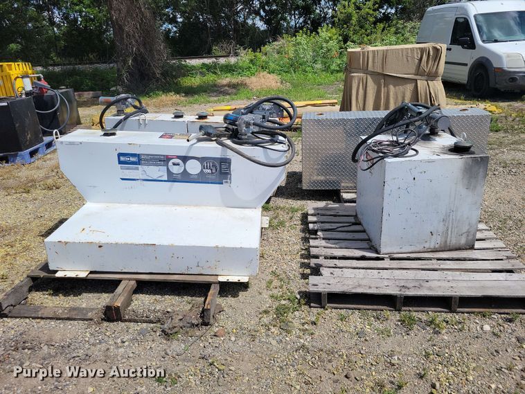 image for item DZ7279 (4) fuel tanks