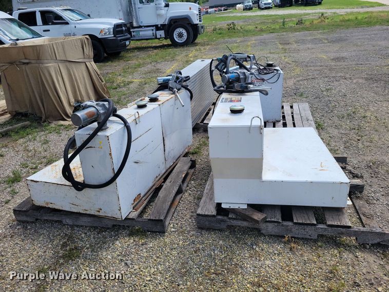 image for item DZ7279 (4) fuel tanks