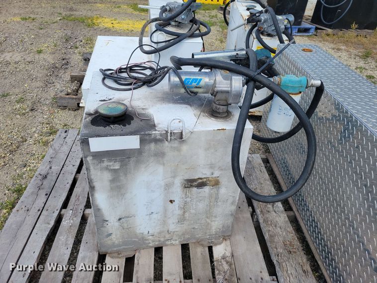 image for item DZ7279 (4) fuel tanks