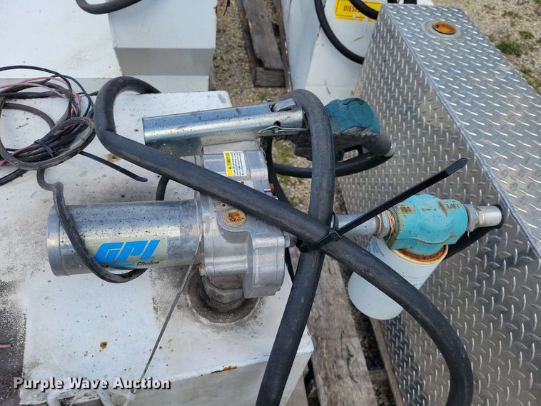 image for item DZ7279 (4) fuel tanks