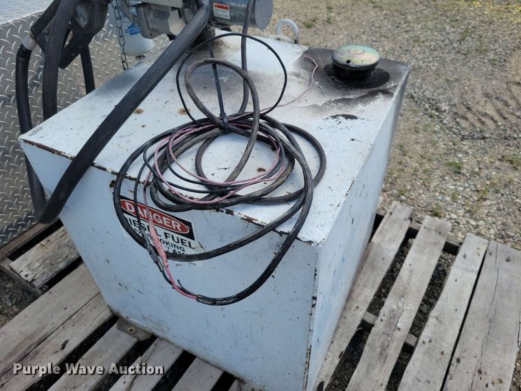 image for item DZ7279 (4) fuel tanks