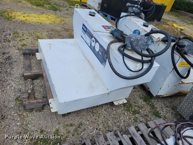 image for item DZ7279 (4) fuel tanks