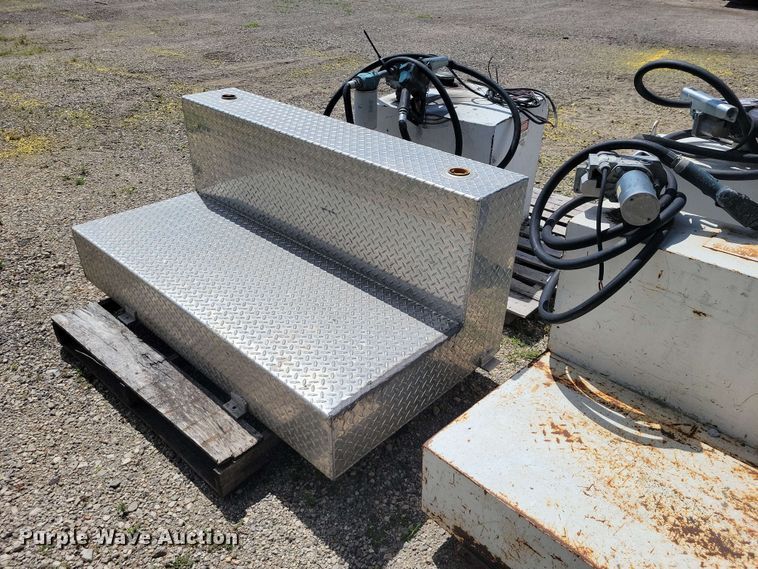 image for item DZ7279 (4) fuel tanks