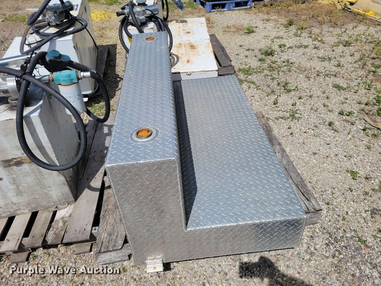 image for item DZ7279 (4) fuel tanks