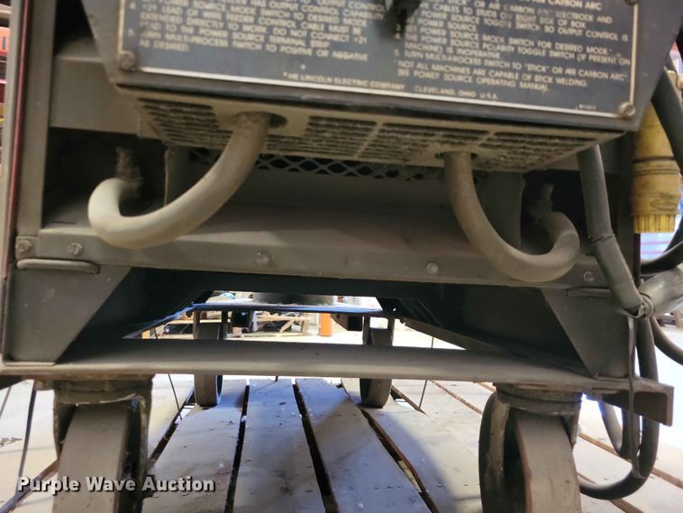 image for item DZ7281 Lincoln Idealarc DC-600 welder