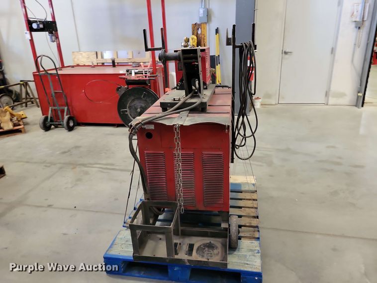 image for item DZ7283 Lincoln Idealarc DC-600 welder