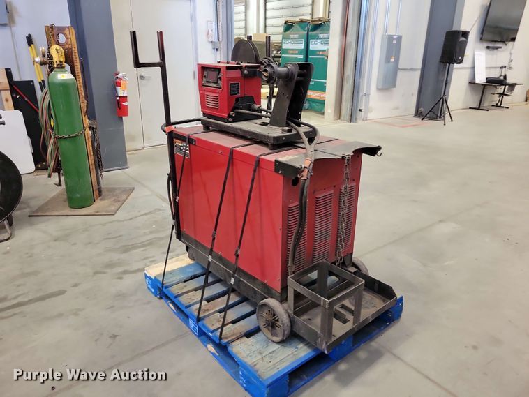 image for item DZ7283 Lincoln Idealarc DC-600 welder