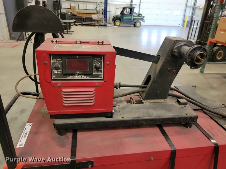 image for item DZ7283 Lincoln Idealarc DC-600 welder