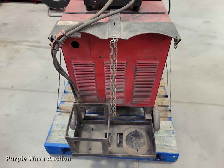 image for item DZ7283 Lincoln Idealarc DC-600 welder