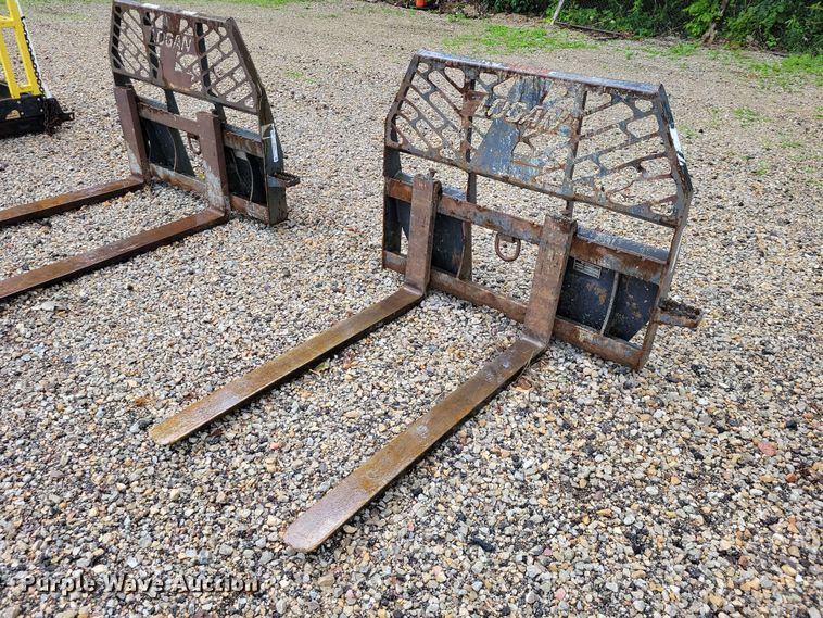image for item DZ7290 Bradco skid steer forks