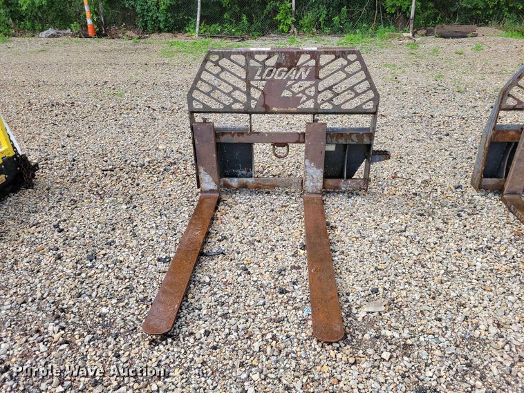 image for item DZ7291 Bradco skid steer forks