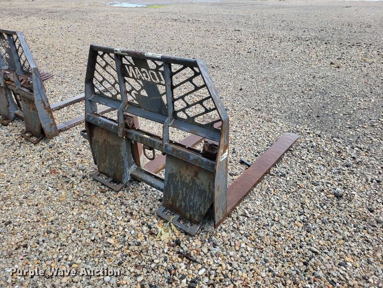 image for item DZ7291 Bradco skid steer forks