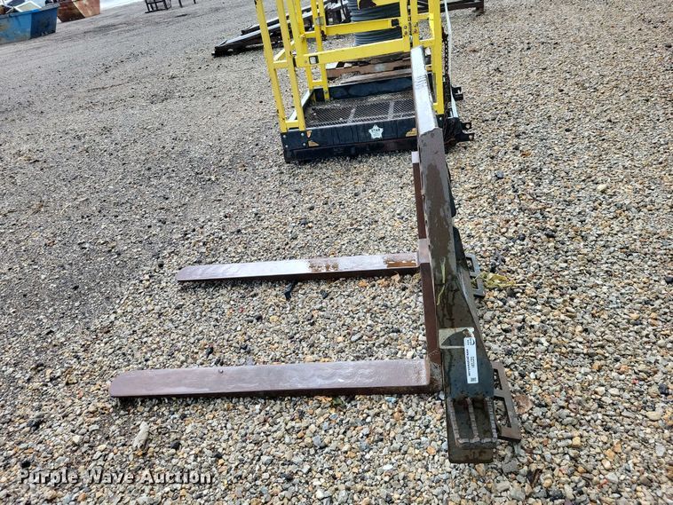 image for item DZ7291 Bradco skid steer forks