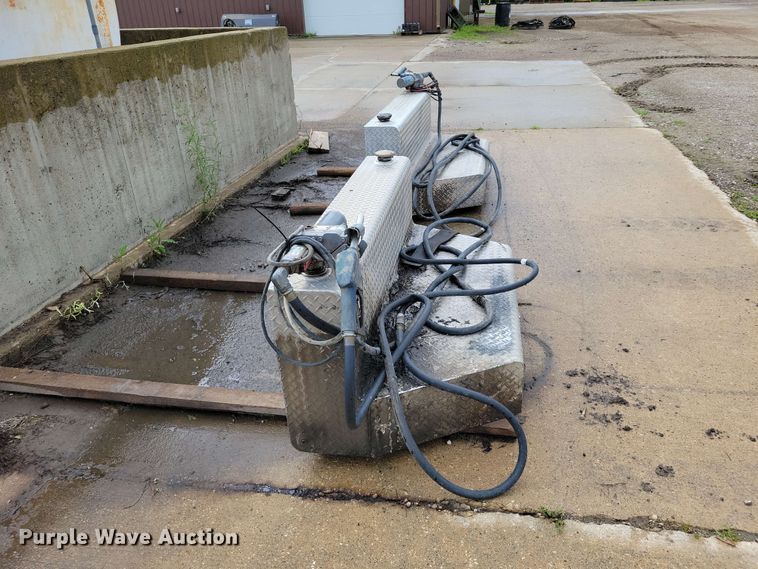 image for item DZ7317 (2) fuel tanks