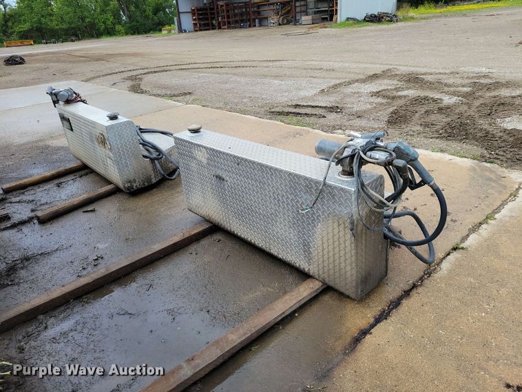 image for item DZ7317 (2) fuel tanks