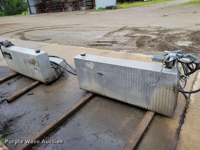 image for item DZ7317 (2) fuel tanks