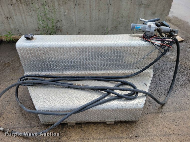 image for item DZ7317 (2) fuel tanks