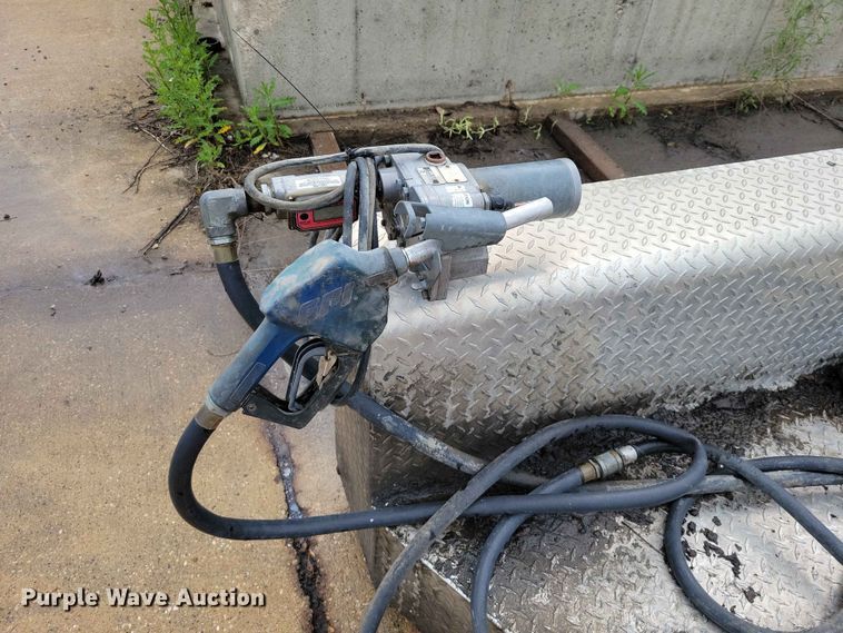 image for item DZ7317 (2) fuel tanks