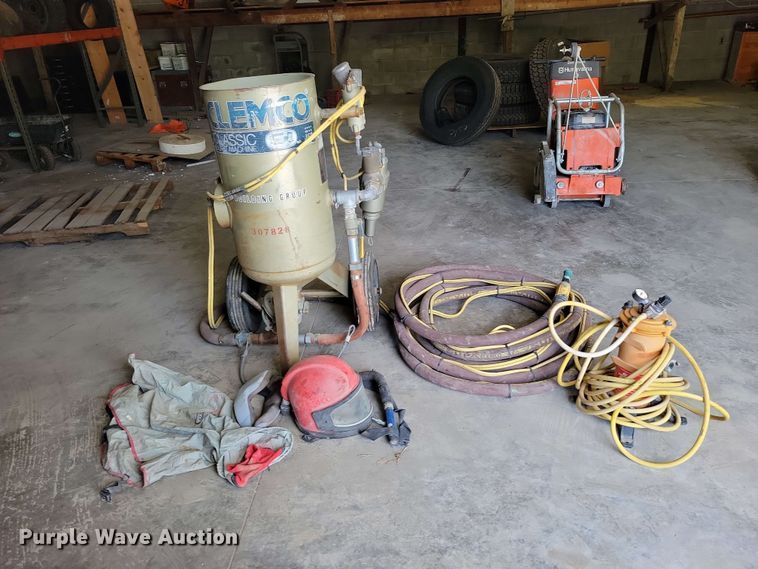 image for item DZ7321 2015 Clemco 1648 sand blaster