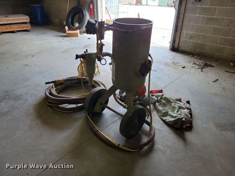 image for item DZ7321 2015 Clemco 1648 sand blaster