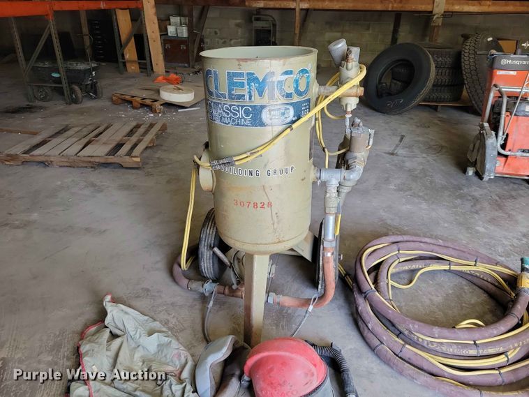 image for item DZ7321 2015 Clemco 1648 sand blaster