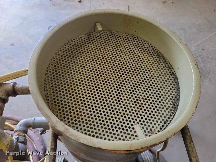 image for item DZ7321 2015 Clemco 1648 sand blaster