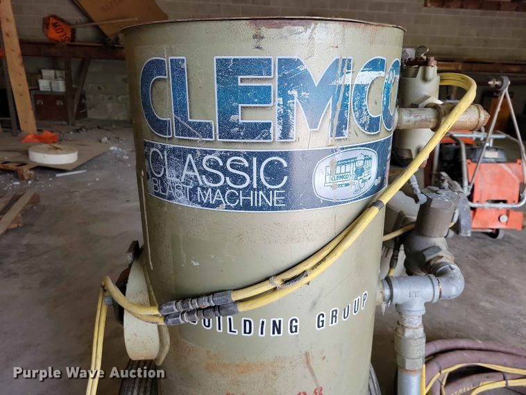 image for item DZ7321 2015 Clemco 1648 sand blaster