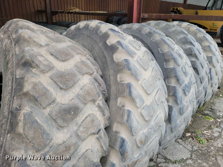 image for item DZ7332 (9) 17.5R25 tires and wheels