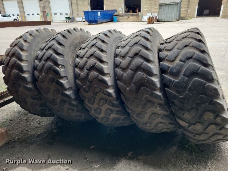 image for item DZ7332 (9) 17.5R25 tires and wheels