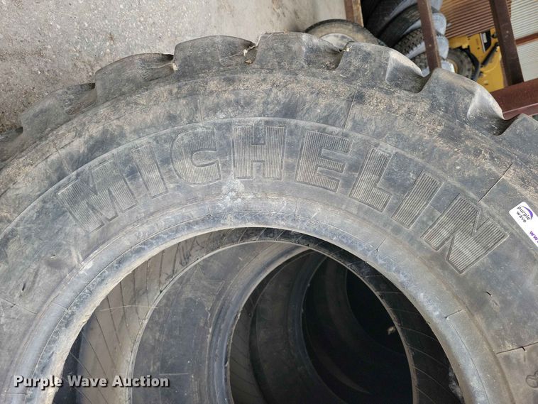 image for item DZ7332 (9) 17.5R25 tires and wheels