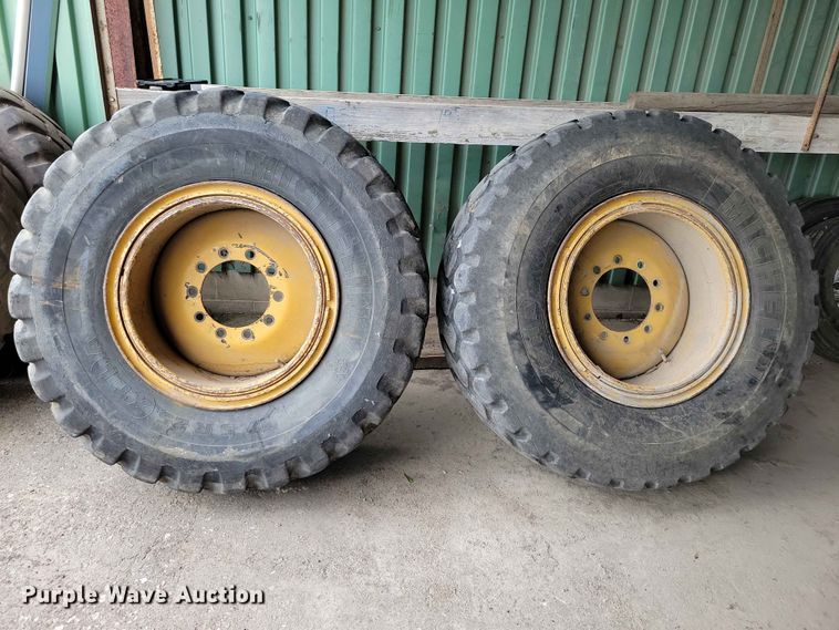 image for item DZ7332 (9) 17.5R25 tires and wheels